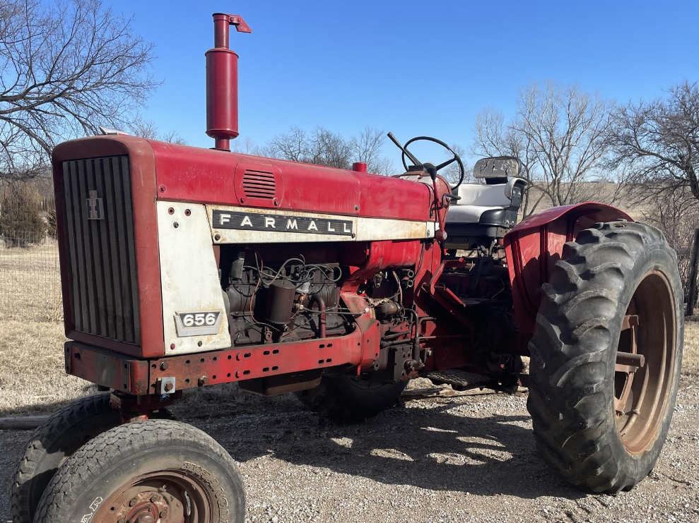 International Harvester Tractors INTERNATIONAL Less Than 40 HP