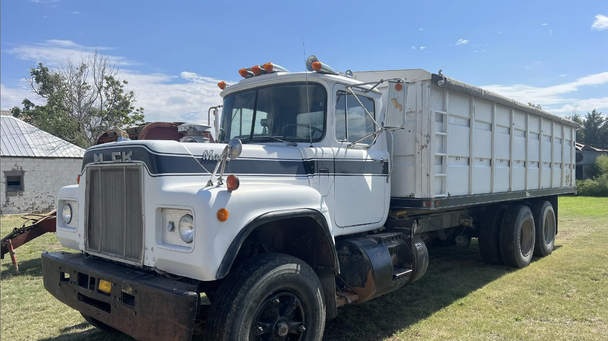 SOLD - 1979 Mack R685ST Other Equipment with 163,142 mi | Tractor Zoom