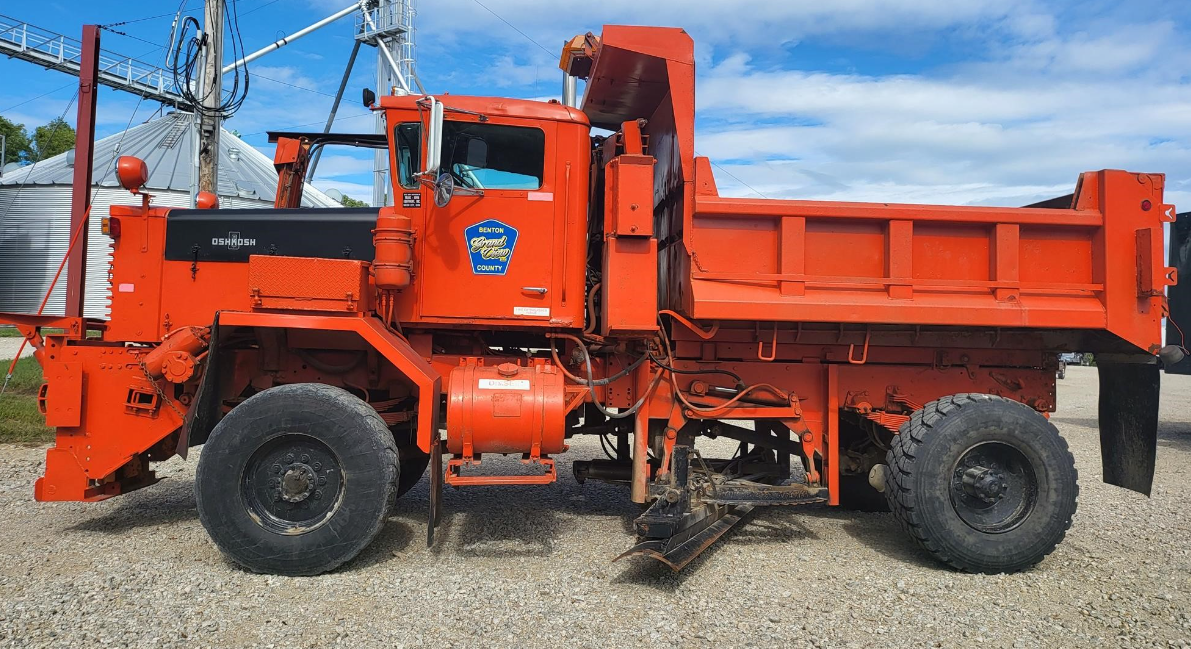 SOLD - 1979 Oshkosh P-2326SP Other Equipment with --- mi | Tractor