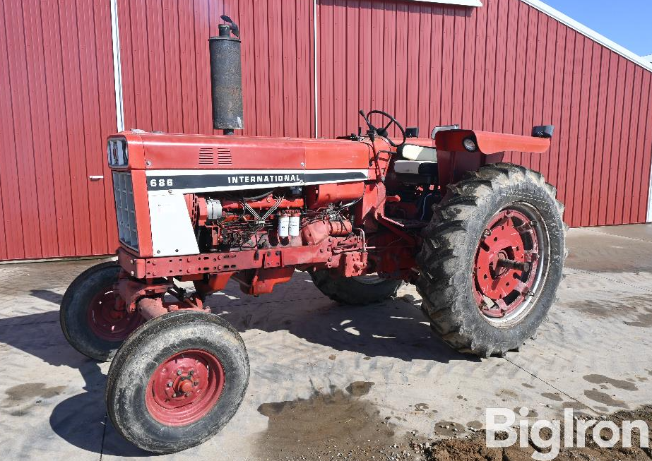 1980 International Harvester 686 Tractors 40 to 99 HP for Sale