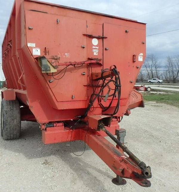 1999 LuckNow HM500 Hay and Forage Grinders/Mixers for Sale Tractor Zoom