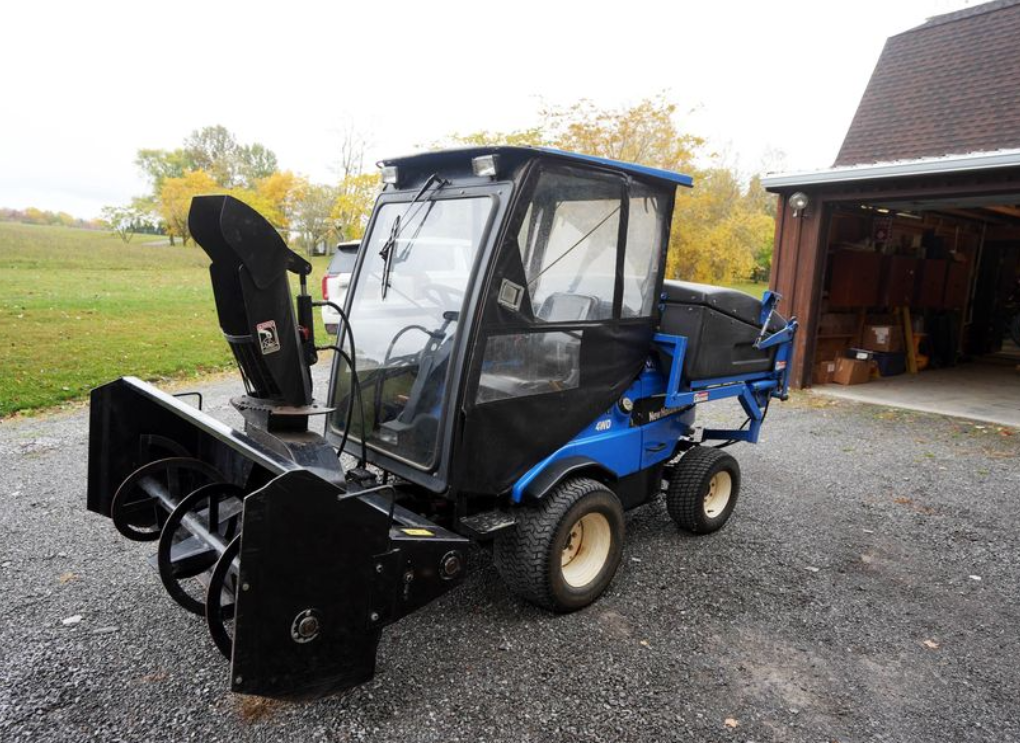 SOLD - New Holland MZ 18H Zero Turn Lawn Mower Other Equipment