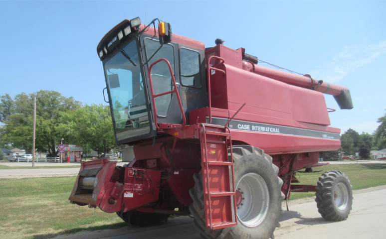 SOLD - Case IH 1660 Combines Class 5 | Tractor Zoom