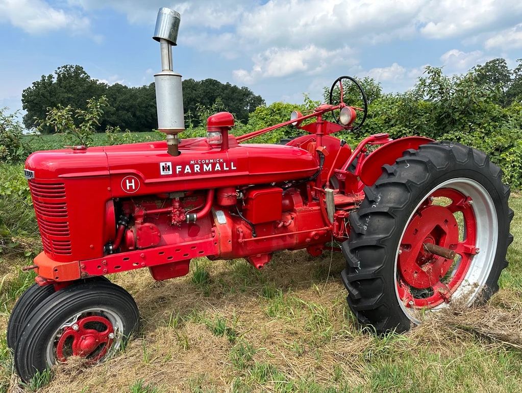 SOLD Farmall H Tractors Less than 40 HP Tractor Zoom