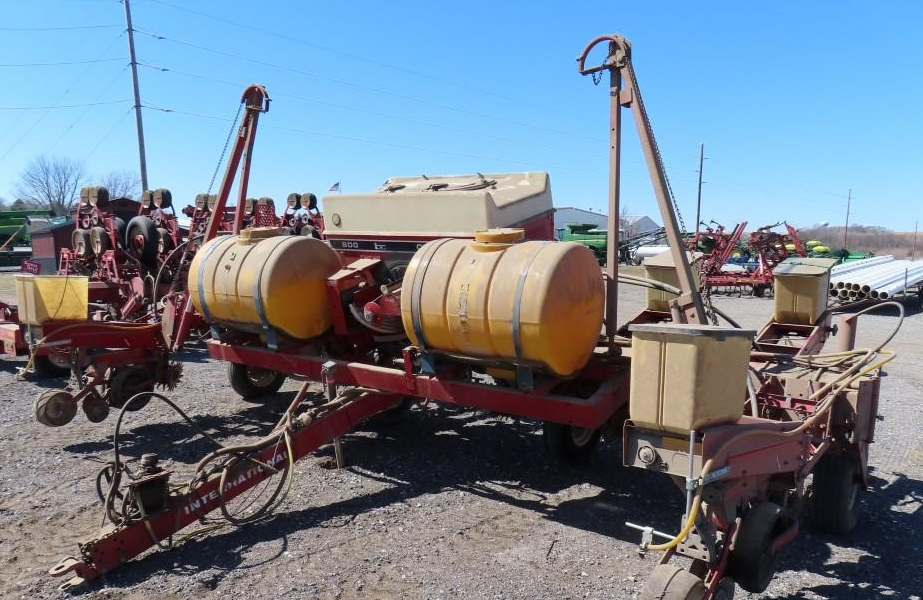 International Harvester 800 Cyclo Air Planting Planters for Sale