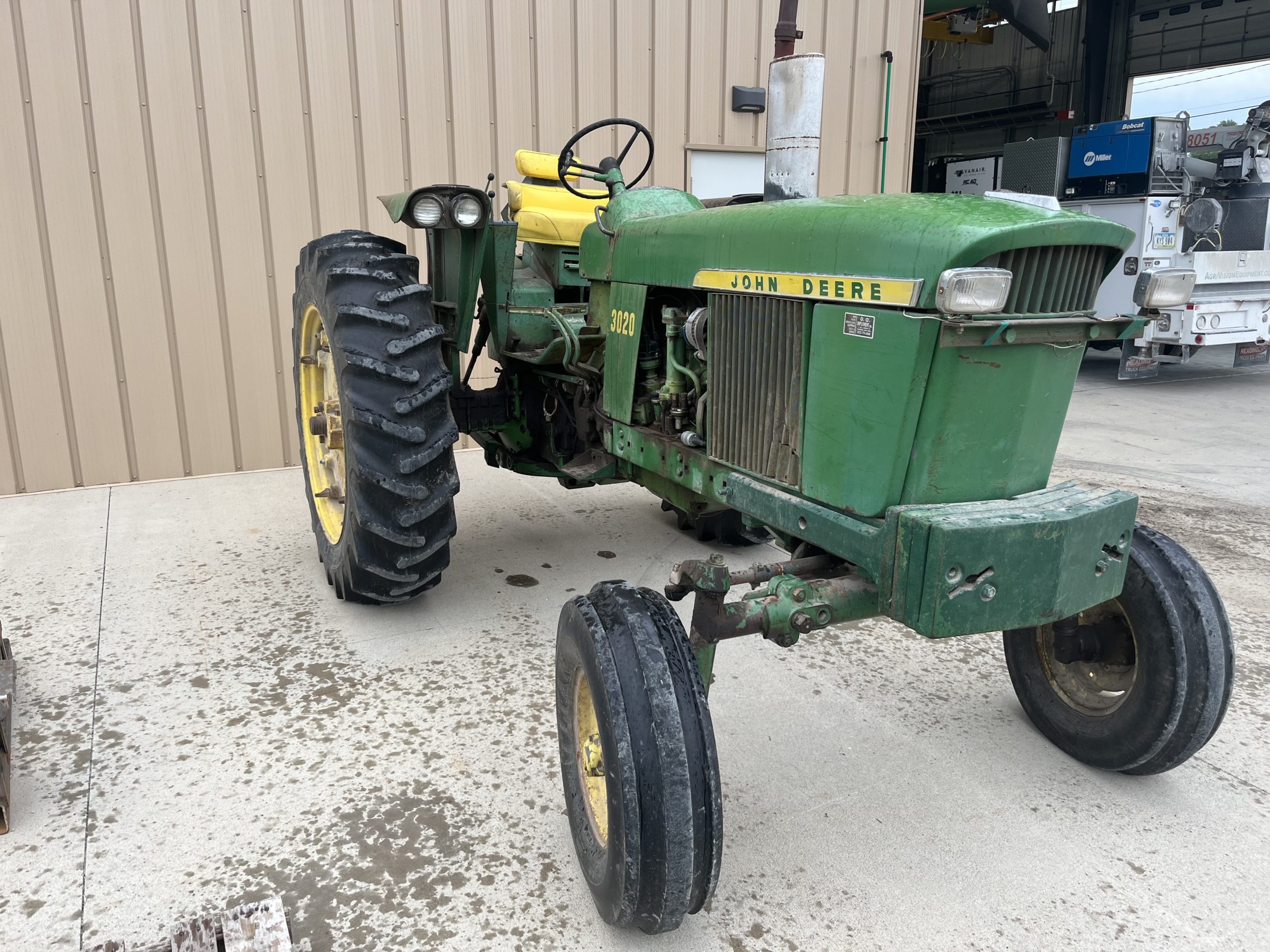 SOLD John Deere 3020 Tractors 40 to 99 HP Tractor Zoom