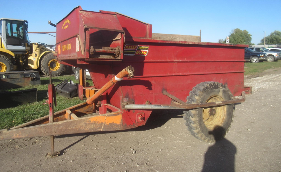 Kelly Ryan FeedRWagon Hay and Forage Grinders/Mixers for Sale