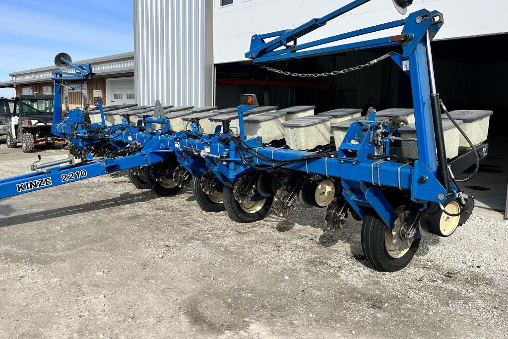 SOLD - Kinze 2210 Planting with 12 Rows | Tractor Zoom