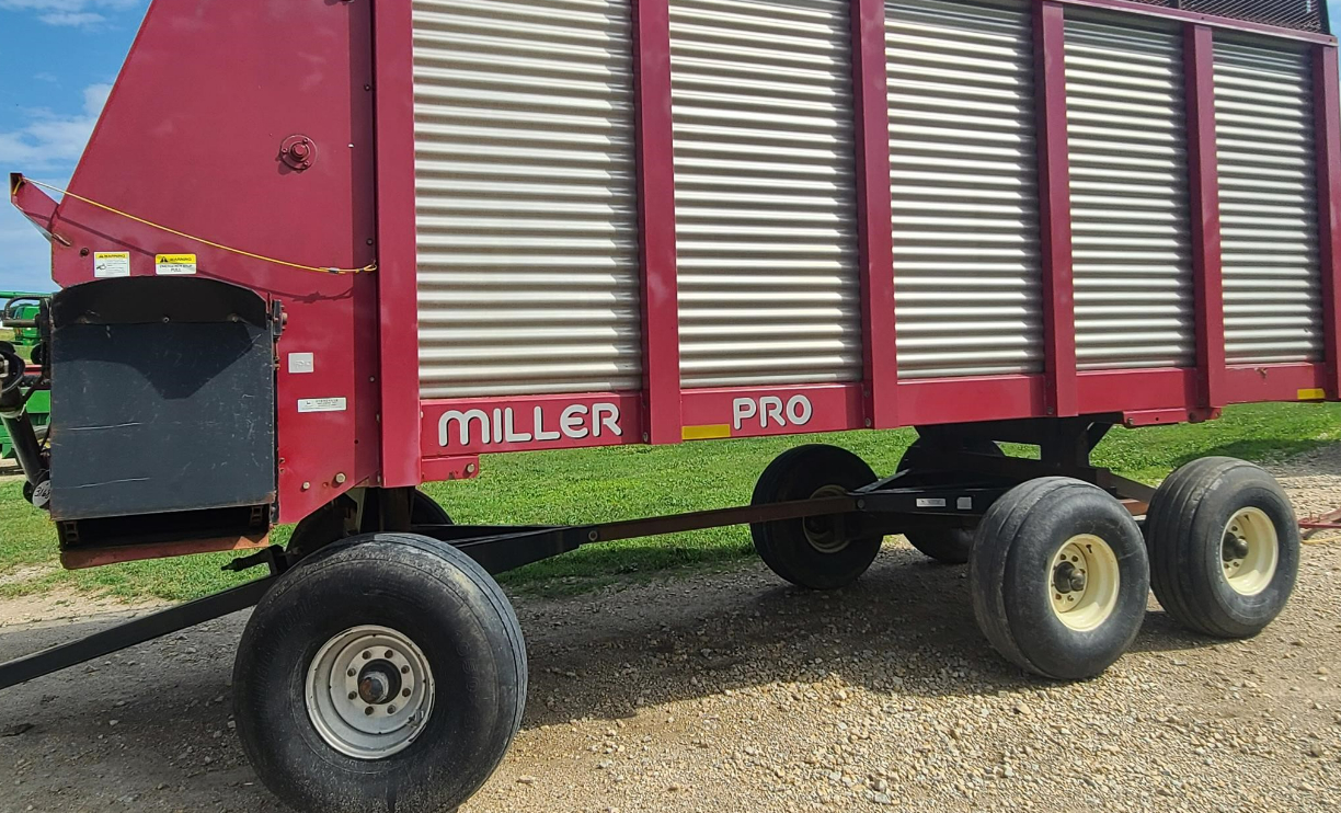 SOLD Miller Pro 5200 Harvesting Forage Wagons Tractor Zoom